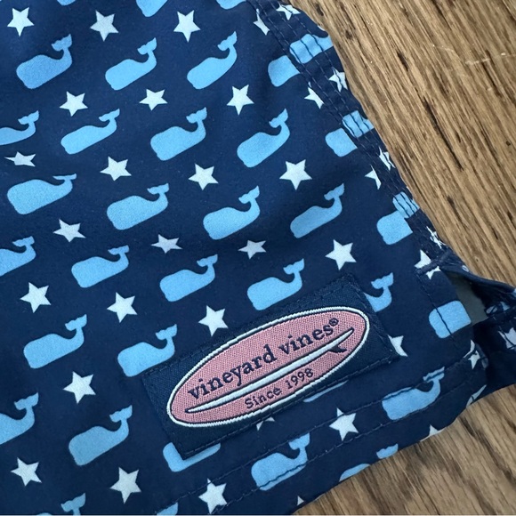 Vineyard Vines Boys L American Flag printed chappy swim trunks - Picture 2 of 8